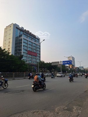 bán nhà mặt phố giải phóng 820 m2, 1 tầng, mặt tiền 30 m, dài 26 m ,425 tỷ