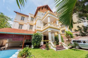 chủ không ở hết cần cho thuê siêu biệt thự full nội thất nguyễn văn hưởng, thảo điền, có hồ bơi