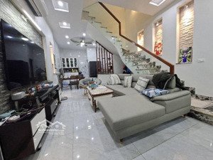 ngọc thuỵ dân xây - ô tô 7 chỗ đỗ cổng - dt: 90m2 - mt: 5 mét