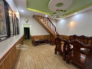 chính chủ cho thuê nhà riêng, phường 8, đà lạt, cách hồ xuân hương 1.5km, có sân đậu ô tô