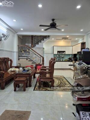 Siêu phẩm căn góc Đồng Xoài, DT 5.5x9m (CN 37m²), 5 Tầng, P.13. Giá 7.8 tỷ Tl