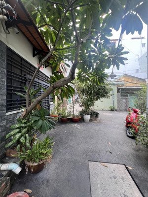 bán nhà.đường cách mạng tháng 8 quận 3 - 71m2 - ngang 4x18 m2 - chủ nhiệt-11.5 tỷ ,