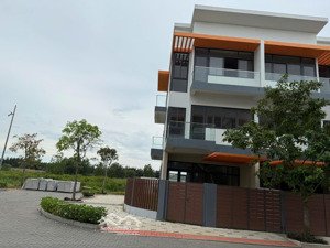 bán căn nhà 80m2- long hậu, la- 1 trệt 2 lầu- 3,9 tỷ