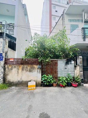 còn duy nhất 1 lô đất đẹp dương quảng hàm p6 dt: 4,6x16m