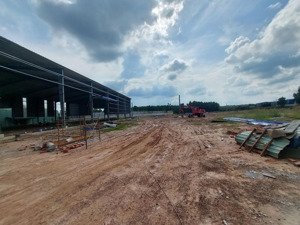 cho thuê xưởng tổng dt 3500m2. đầy đủ giấy phép. tiếp viên nén cổng xanh, phú giáo, bình dương