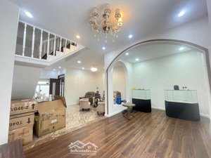 chủ về quê gấp bán nhà 2 tầng đẹp như villa mini ngay đường hoàng diệu 2 linh trung thủ đức