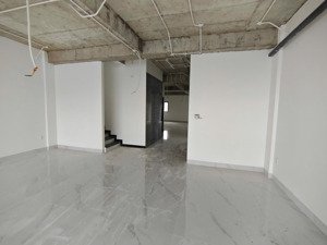 toà nhà văn phòng mới 5 tầng+ hầm dt 7x36.6 mặt tiền nguyễn văn tăng sd hơn 800m2