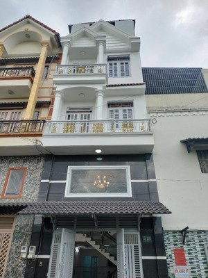 nhà mặt tiền 1/ đường ht07 đường trước nhà 8m, dt54m cách,lê văn khương 300m và chợ hiệp thành,