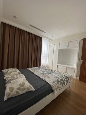 bán căn hộ 1pn view hồ láng, 55m2 full nội thất. có hđ thuê 26tr. giá thỏa thuận