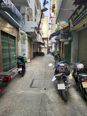 Bán nhà 1 trệt 1 lầu 1 sân thượng đúc kiên cố 1 xẹt đường Vườn Chuối - q3