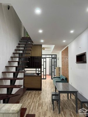 bán nhà mới đẹp 2 tầng đường huỳnh văn bánh 49m2 giá 8,9 tỷ