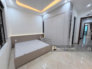 căn nhà 5 tầng thang máy ngay tại lô 15 lê hồng phong s60m2, hướng đb