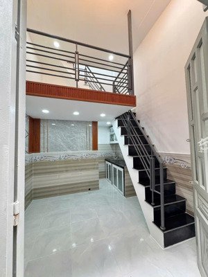 nhà 2 lầu vi bằng giá 797tr, còn lộc lá, lê văn khương