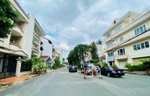 cần bán gấp biệt thự khu 43d hồ văn huê 7,1x17m trệt 3 lầu. giá 33 tỷ