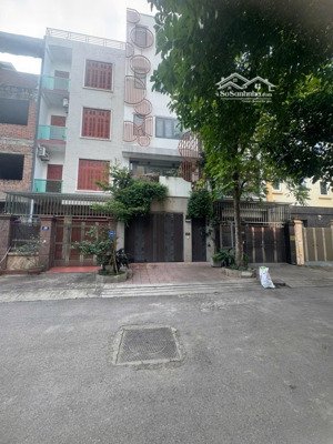 gia đình cần bán căn trục đường thông tại kđt văn khê