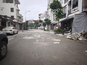 cực đẹp. bán nhanh mảnh đất kinh doanh, đường 13m. vỉa hè rộng. giá thấp hơn thị trường.