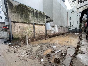 đất sạch cầu giấy. đầu tư xây ccmn giá chỉ 225tr/m2 dt 110m2 sổ đẹp. ô tô vào đất. gần phố. hiếm