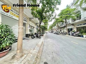 trống sẵn 1 cái mặt bằng kinh doanh tự do cityland center hills