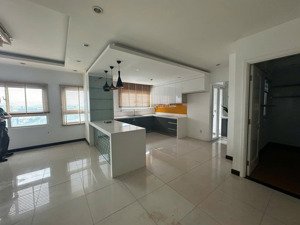 cần bán gấp căn hộ duplex cộng hòa plaza, 1 trệt lửng, có sổ hồng, 155.3m2 3pn-3wc, nhà rộng thoáng