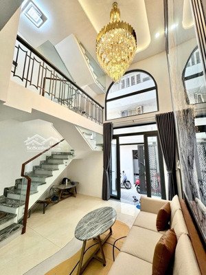 nhà đẹp mới 100% đường quang trung ngay trung tâm gò vấp dt 5x15 giá chỉ 6t7 thương lượng