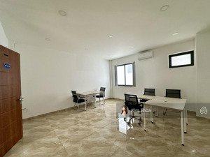 văn phòng 20m2 sẵn nội thất có cửa sổ ở vạn phúc, t. máy máy lạnh, hầm xe, wc bên ngoài. giá 5,5 tr