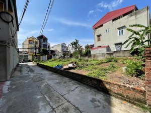 ngay mặt đường 312,cách đường mê linh 300m