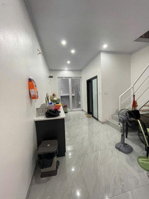 nhà 76m2 cấp 4 mới xây mặt đường thiên lôi - aeon mall, vỉa hè rộng 10m.đag cho thuê 10tr