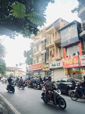 mặt phố hoàng văn thái 74,5m 3 tầng mt 4m giá 27 tỷ