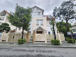 bán gấp biệt thự vip làng việt kiều châu âu,dt 250m-mt:12m,kinh doanh,giá cực tốt.