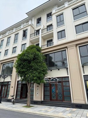 hàng cắt lỗ siêu hiếm anh chị quan tâm vin3 khu vinh tây không nên bỏ qua căn này ạ giá chỉ 11ty4