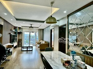 chính chủ cần bán gấp căn 2pn tầng trung view đẹp có slot xe ô tô giá bán 9,4 tỷ call 