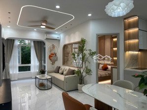 cần bán căn hộ sky garden, nhà đẹp, mới 100%.lh: 