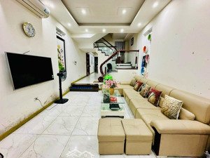 bán nhà xuân thủy. 70m2, 14,3 tỷ. vf3 đỗ cửa 50m ra phố, ngõ thông, kinh doanh nhỏ, dân xây còn mới