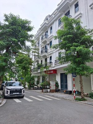 bán nhanh lk luxury kiến hưng, hà đông. 77m 5 tầng, mt 7m, đường trước nhà 20m. nhà đẹp 24 tỷ.