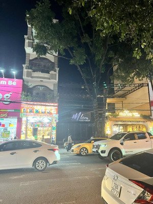 nhà mặt phố tại nguyễn thị minh khai, 282 triệu / m2, 430 m2 phù hợp xây khách sạn !