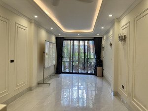 bán nhà 5 tầng thang máy ngõ 34 hoàng cầu dt 41m2 cách phố 30m- 12.6 tỷ.