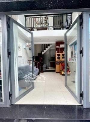 vài căn ra mt trường sa phường 15 - dtsd gần 90m2, 5 tầng, 3 pn,3 wc.