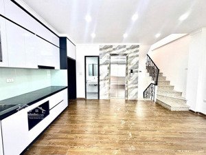 hàng cực hiếm ba đình _nhà xây mới 6tầng thang máy-lô góc 2thoáng -gần phố,ngõ thông