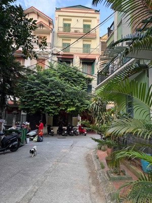 nhà phố liễu giai - 5 tầng. dòng tiền 60tr/1 tháng
cách mặt phố 20m. thông đội cấn- vạn bảo