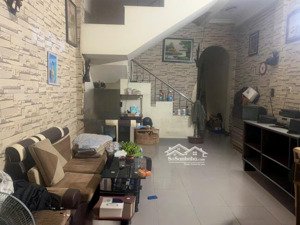 nhà mặt tiền 103m2, 3 tầng, ngay trung tâm hành chính dĩ an