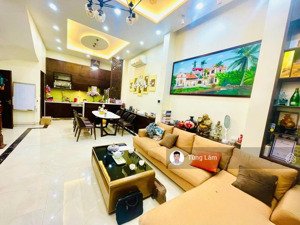 đẹp nhất cầu giấy! 20m ra phố, gần oto, ngõ 3m, lô góc 3 thoáng, 35m2, 5tầng