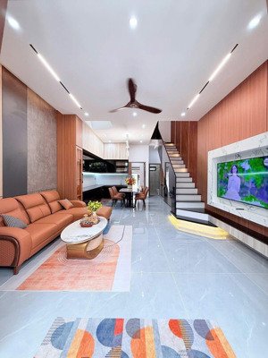 3 tầng gần biển hoà minh 14 nhà đẹp 