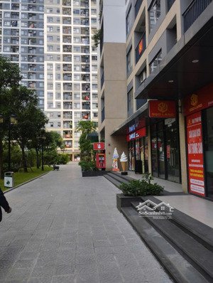 chính chủ bán căn shop đế 55m2 đang kinh doanh,cho thuê 22tr ở tòa sa đối diện vinschool smart city