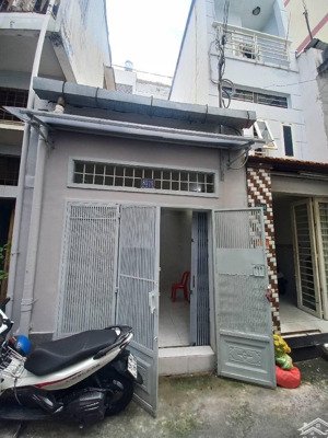 chủ cần bán gấp nhà cấp 4 khu trung tâm quận 8.tiện sửa chữa theo nhu cầu phù hợp cho gd ,đầu tư...