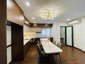 nhà đẹp ở ngay văn quán, 50m2 4 tầng cách mặt phố 10m, ngõ rộng 2m, 8.8 tỷ lh em ngân 