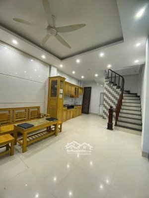 chỉ 5.3 tỷ nhận ngay nhà 5 tầng full nội thất sổ đỏ chính chủ đường oto tránh trung tầm lai xá