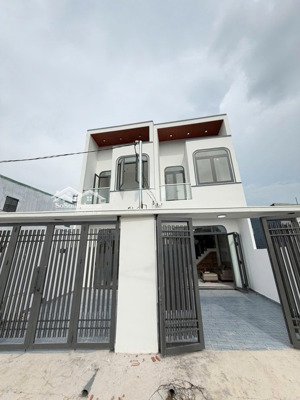 nhà vừa hoàn thiện ngay ngã 4 bến cá- sổ riêng thổ cư-500tr nhận nhà ở ngay