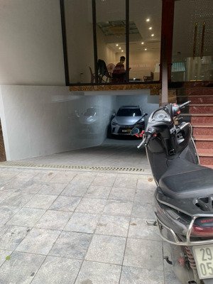 mặt phố cổ hà trung. tòa nhà mới tinh. 9 tầng thang máy + hầm. dt 90m. mt 6m. sổ vuông nở hậu