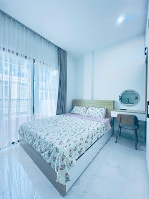 phòng ban công mới 100% quận 10 full nội thất sạch sẽ rộng rãi