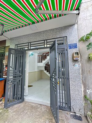 1 tỷ 998 cho căn nhà đẹp hiệp thành, có mái đúc, 74m2